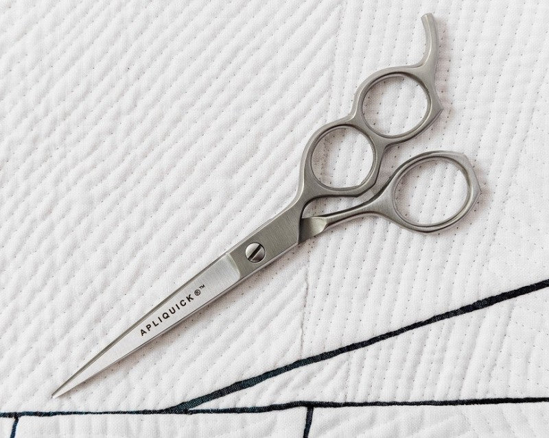 APLIQUICK ®™ LARGE “3 HOLE” MICROSERRATED SCISSORS